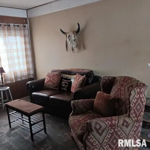 $215,000 | 646 Us Highway, Monmouth, IL 61462