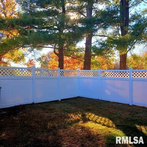 $215,000 | 646 Us Highway, Monmouth, IL 61462