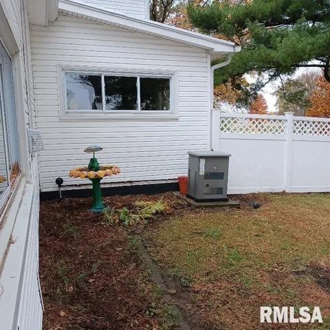 $215,000 | 646 Us Highway, Monmouth, IL 61462