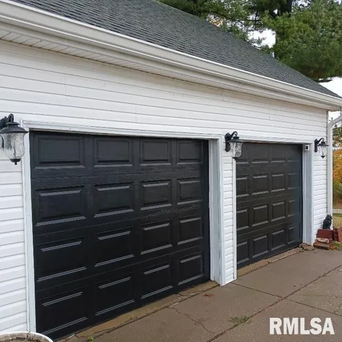 $215,000 | 646 Us Highway, Monmouth, IL 61462