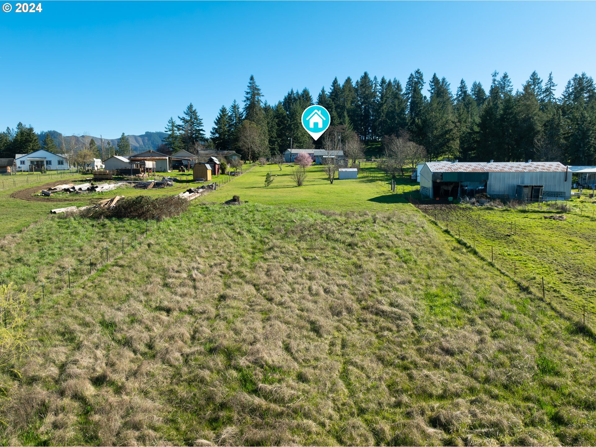 766 Valley View Road Sutherlin, OR 97479 - Photo 27 of 27 a view of a golf course with trees in the background