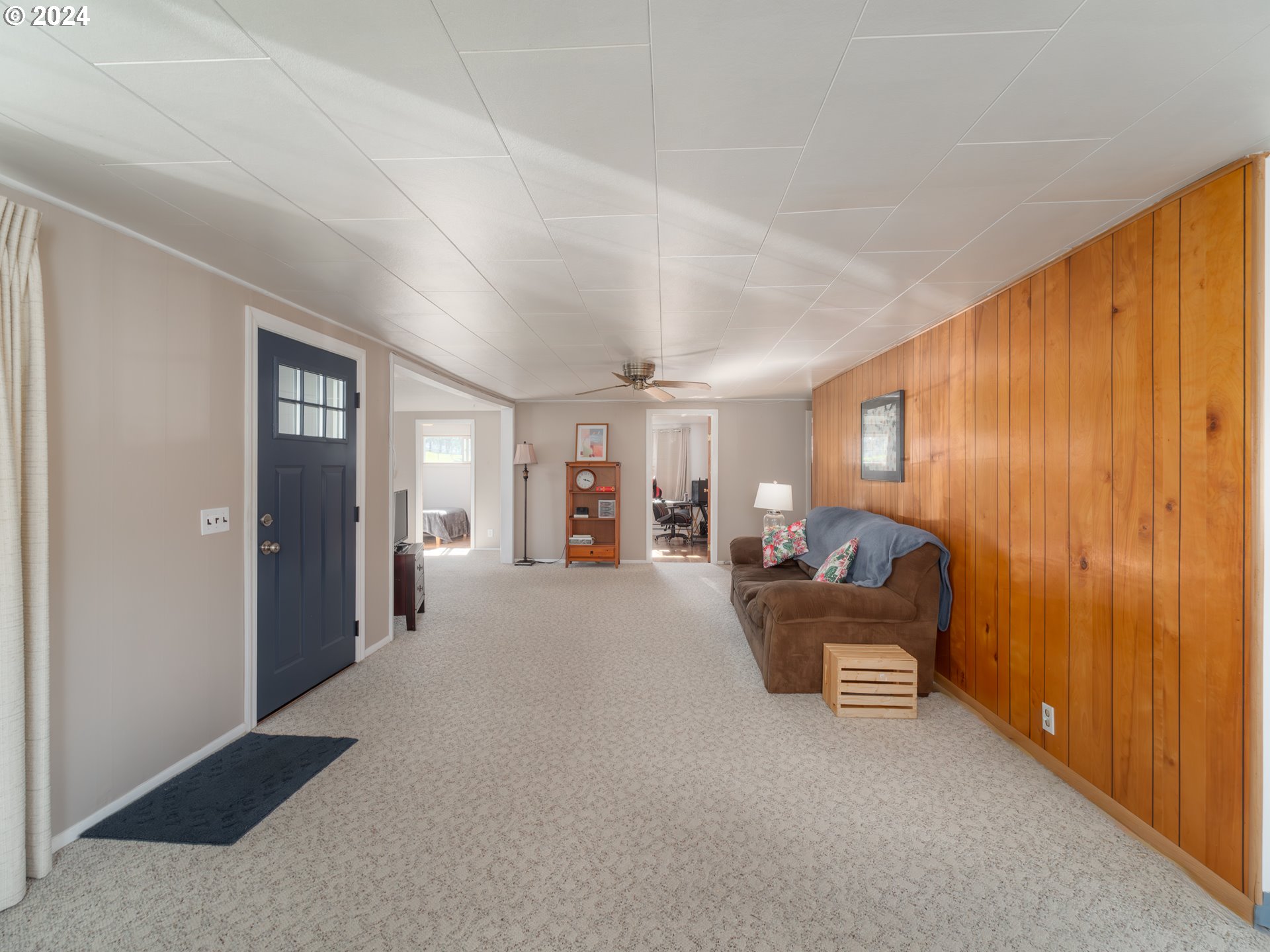 766 Valley View Road Sutherlin, OR 97479 - Photo 4 of 27 a living room with furniture and a window