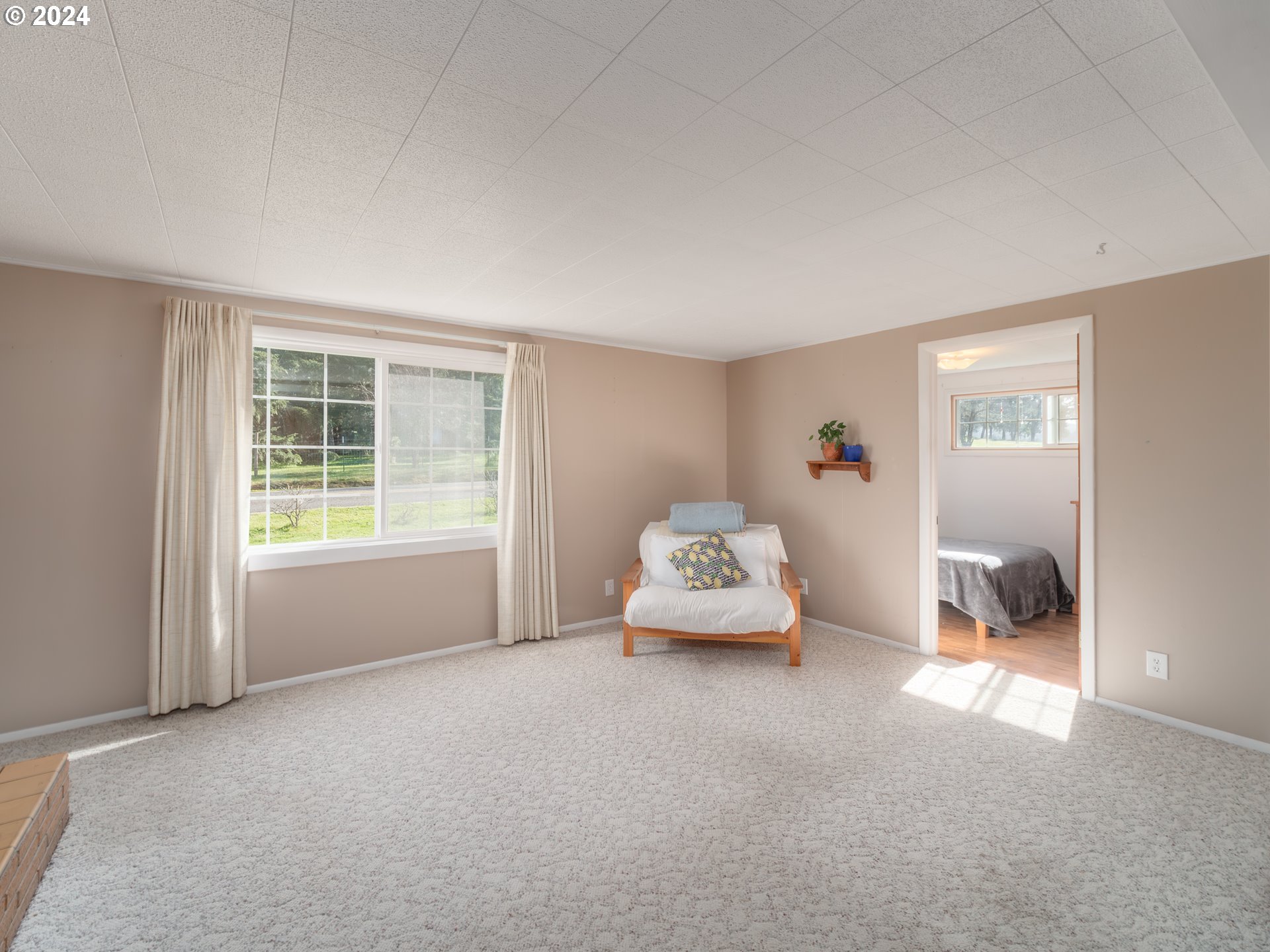 766 Valley View Road Sutherlin, OR 97479 - Photo 5 of 27 a living room with furniture and a window
