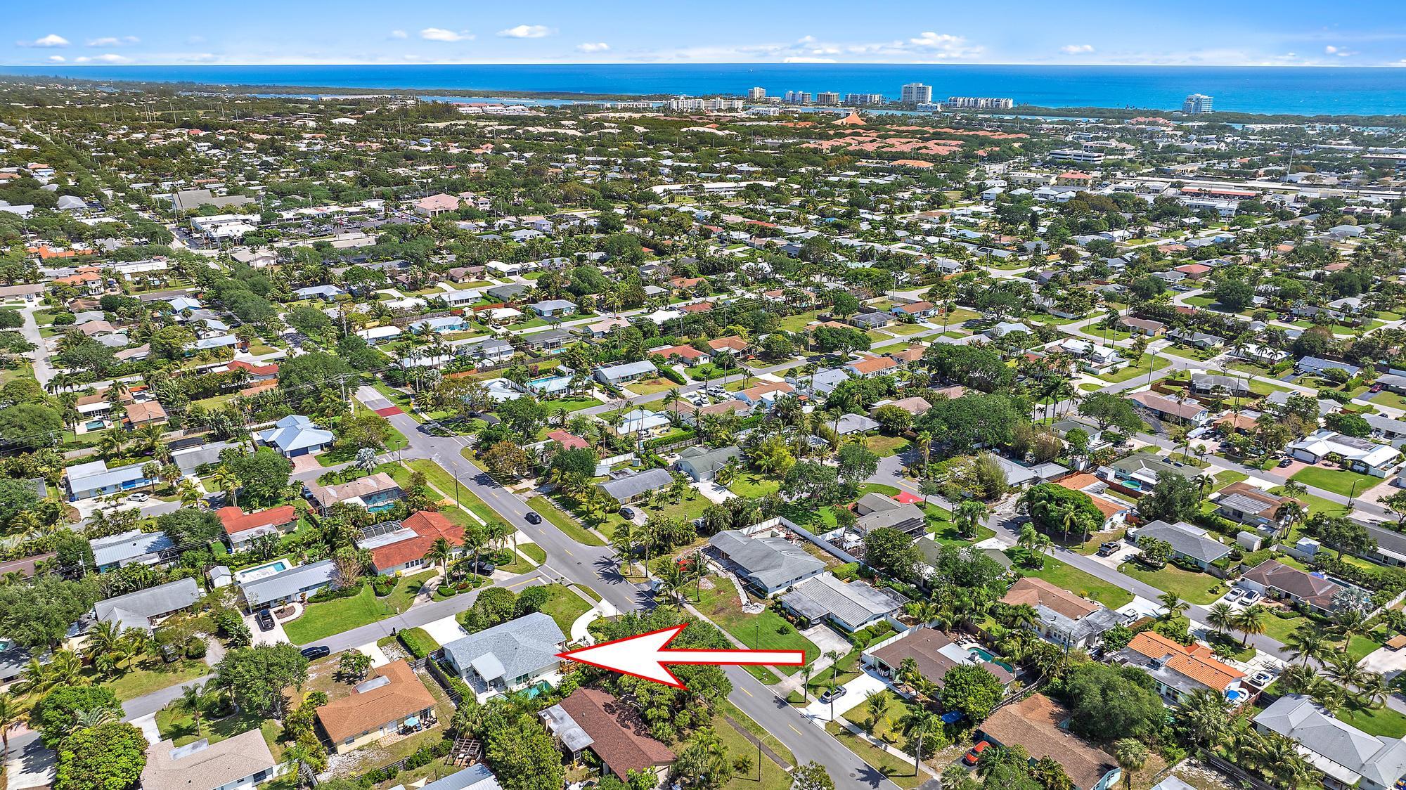 1604 Seabrook Road Tequesta, FL 33469 - Photo 37 of 42 a view of a city