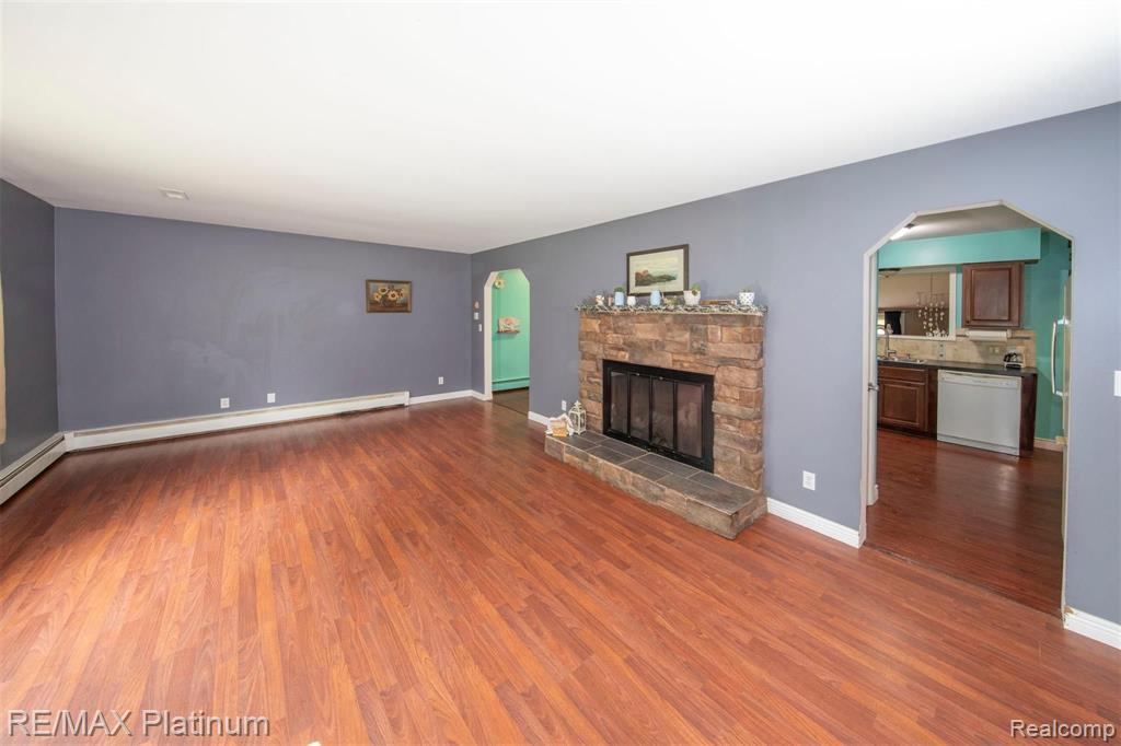 11367 Hartland Road Fenton, MI 48430 - Photo 2 of 20