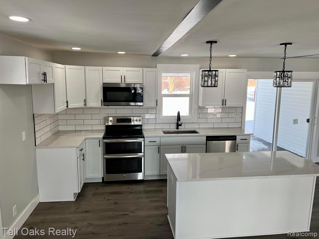 6471 East Coldwater Road Flint, MI 48506 - Photo 2 of 21