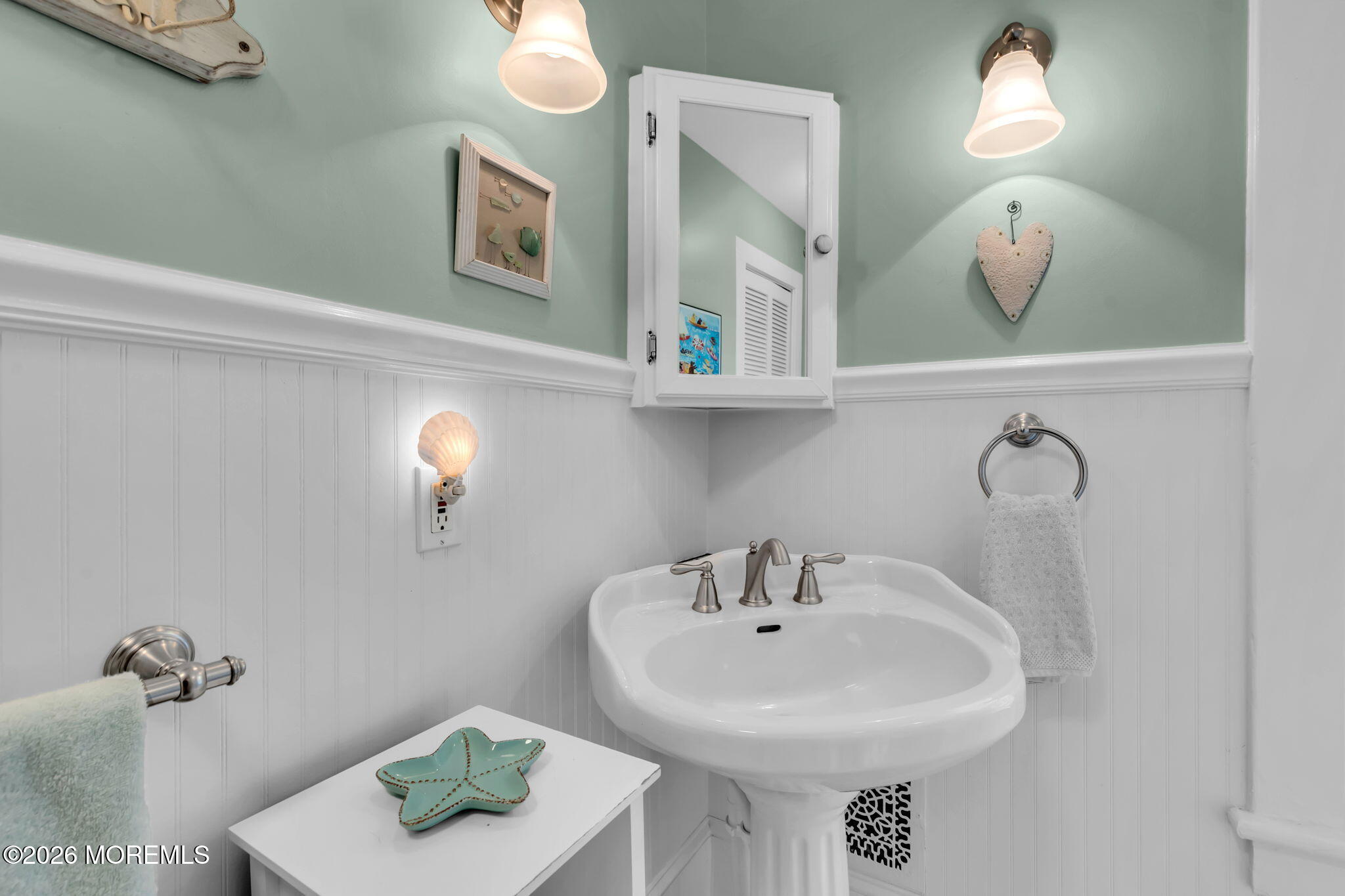 40 Foster Street Middletown, NJ 07701 - Photo 14 of 26 Second Floor Full Bathroom