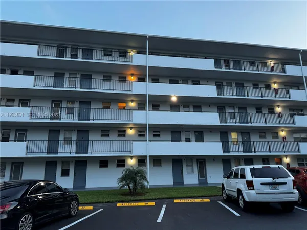 $1,650 | 950 Hillcrest Drive, Unit 411, Hollywood, FL 33021