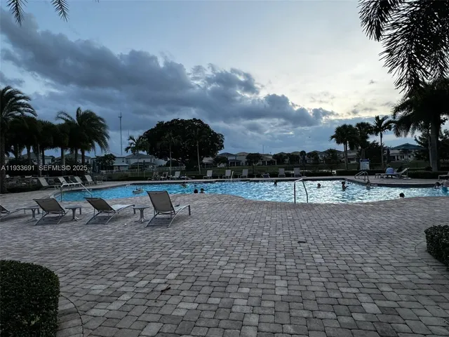 $1,700 | 950 Hillcrest Drive, Unit 411, Hollywood, FL 33021