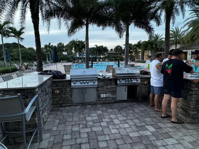 $1,700 | 950 Hillcrest Drive, Unit 411, Hollywood, FL 33021