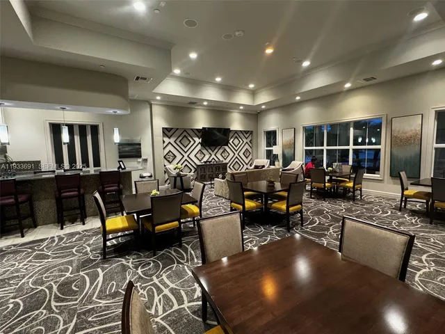 $1,700 | 950 Hillcrest Drive, Unit 411, Hollywood, FL 33021