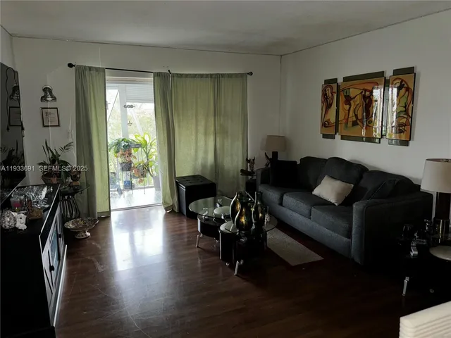 $1,700 | 950 Hillcrest Drive, Unit 411, Hollywood, FL 33021