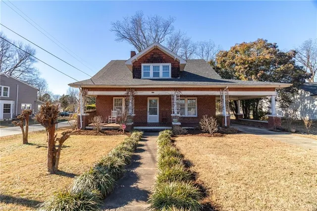 $324,900 | 416 South Fayetteville Street, Liberty, NC 27298