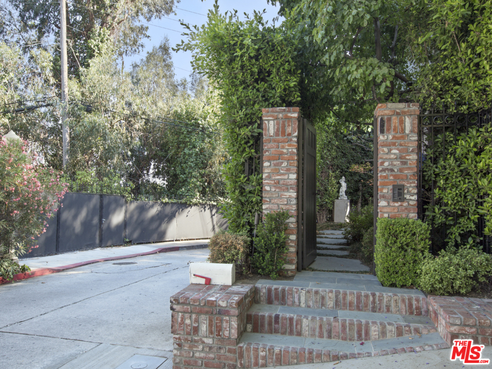 8235 Monteel Road Los Angeles, CA 90069 - Photo 2 of 50 Gallery Image 2