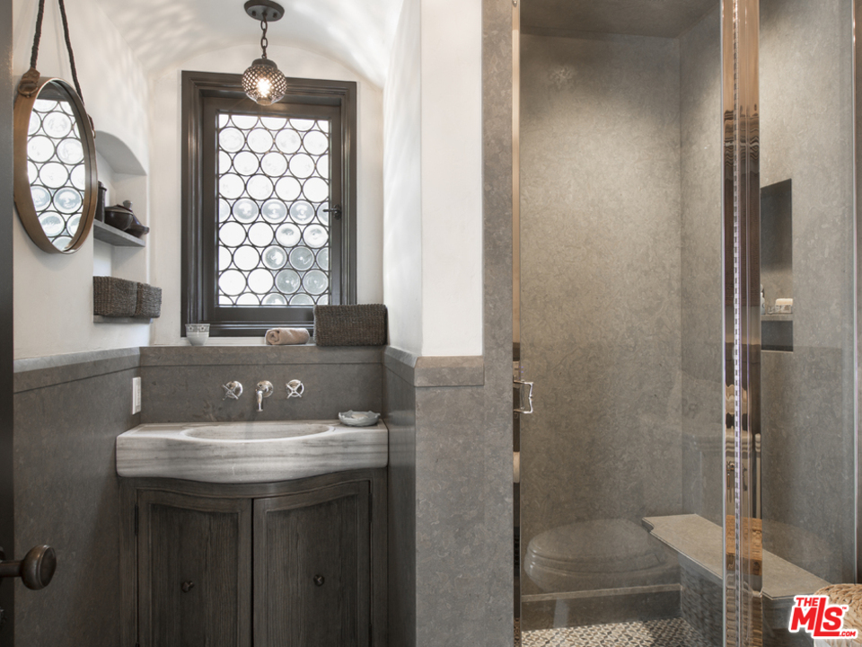 8235 Monteel Road Los Angeles, CA 90069 - Photo 11 of 50 Gallery Image 11