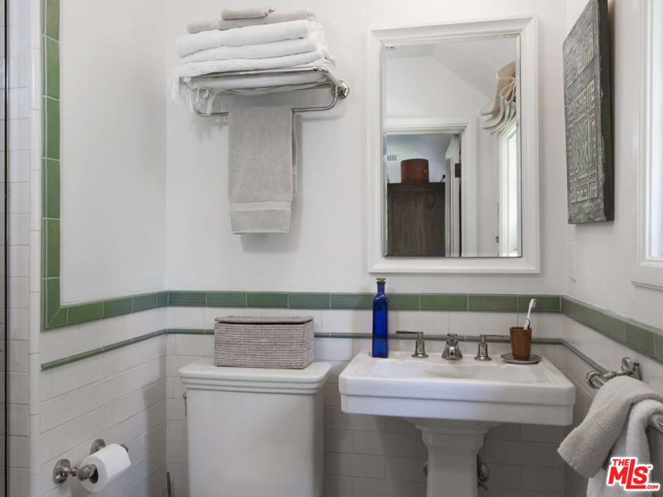 8235 Monteel Road Los Angeles, CA 90069 - Photo 14 of 50 Gallery Image 14