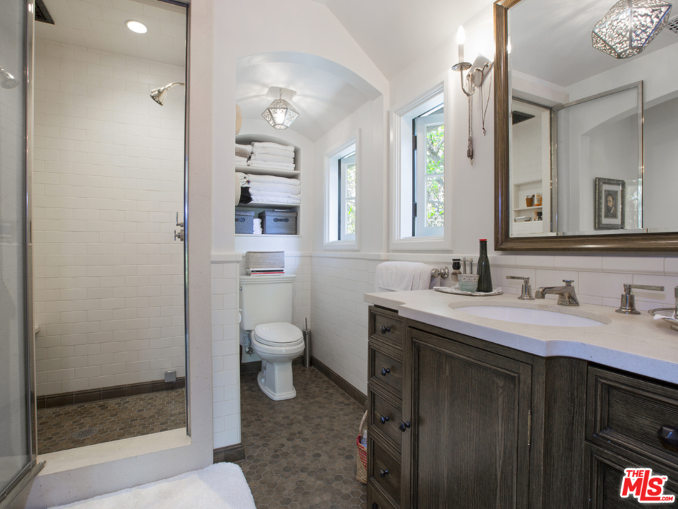 8235 Monteel Road Los Angeles, CA 90069 - Photo 17 of 50 Gallery Image 17
