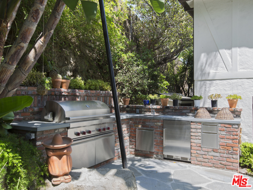 8235 Monteel Road Los Angeles, CA 90069 - Photo 19 of 50 Gallery Image 19