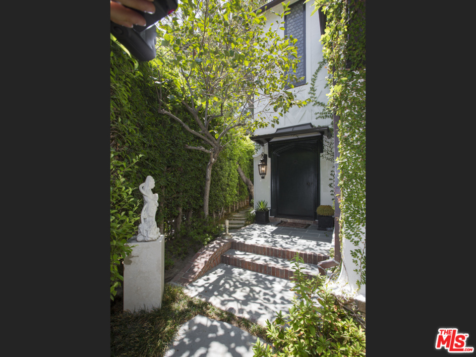 8235 Monteel Road Los Angeles, CA 90069 - Photo 3 of 50 Gallery Image 3