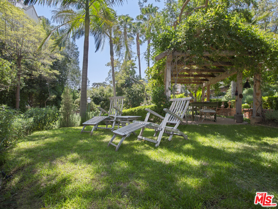 8235 Monteel Road Los Angeles, CA 90069 - Photo 24 of 50 Gallery Image 24