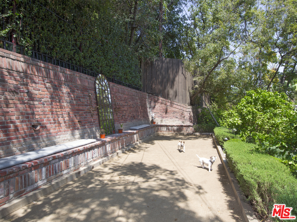 8235 Monteel Road Los Angeles, CA 90069 - Photo 25 of 50 Gallery Image 25