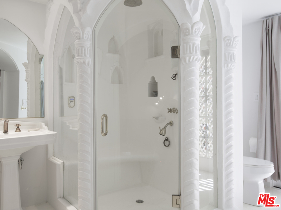 8235 Monteel Road Los Angeles, CA 90069 - Photo 37 of 50 Gallery Image 37