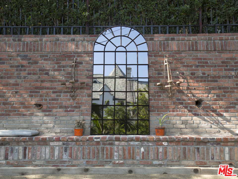 8235 Monteel Road Los Angeles, CA 90069 - Photo 45 of 50 Gallery Image 45