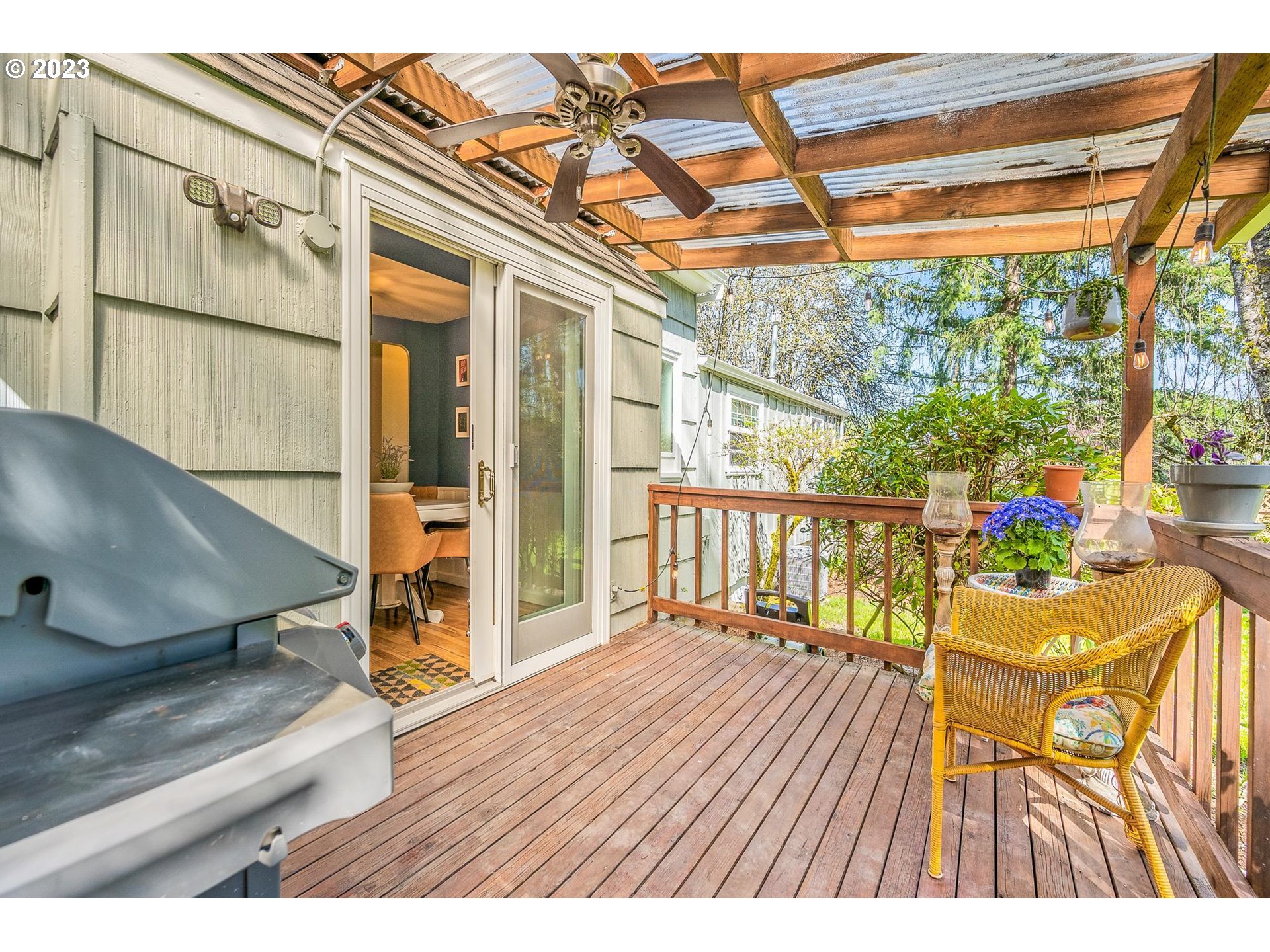 4052 Southwest Huber Street Portland, OR 97219 - Photo 32 of 48