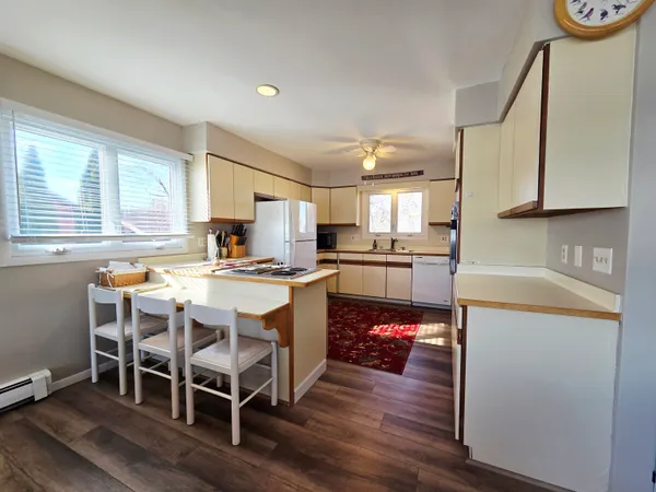 $475,000 | W5605 Island Drive, Pardeeville, WI 53954