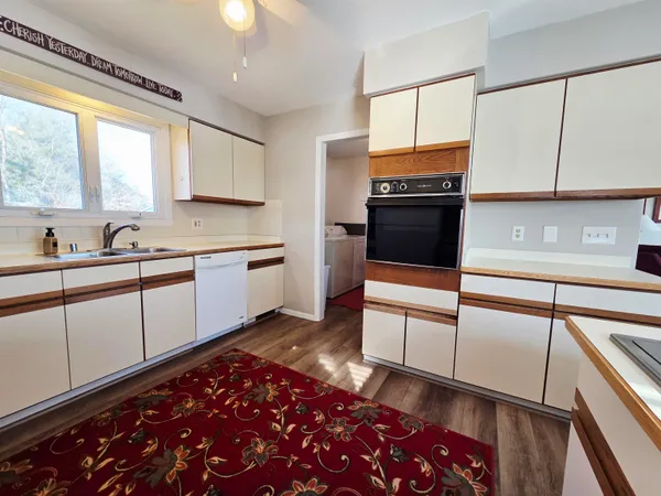 $475,000 | W5605 Island Drive, Pardeeville, WI 53954