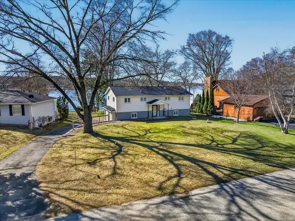 $475,000 | W5605 Island Drive, Pardeeville, WI 53954