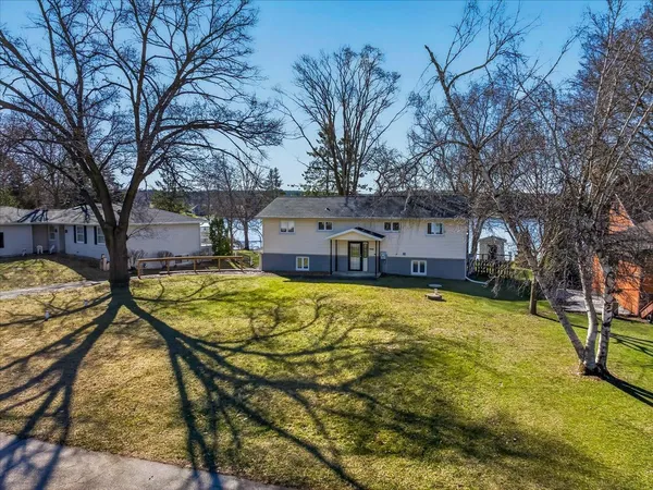 $475,000 | W5605 Island Drive, Pardeeville, WI 53954