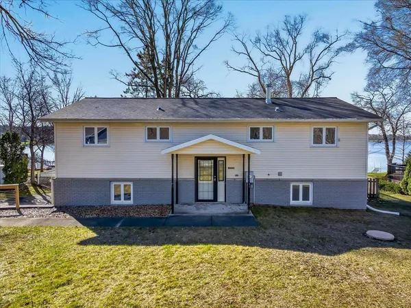 $475,000 | W5605 Island Drive, Pardeeville, WI 53954