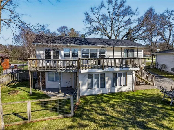 $475,000 | W5605 Island Drive, Pardeeville, WI 53954