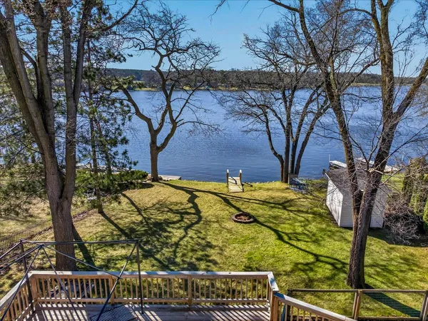 $475,000 | W5605 Island Drive, Pardeeville, WI 53954