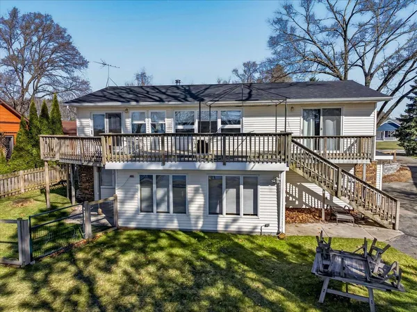 $475,000 | W5605 Island Drive, Pardeeville, WI 53954