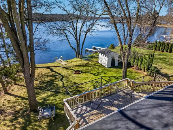 $475,000 | W5605 Island Drive, Pardeeville, WI 53954