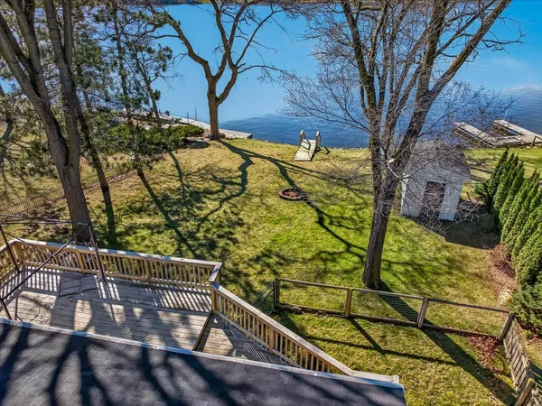 $475,000 | W5605 Island Drive, Pardeeville, WI 53954