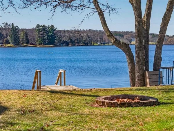 $475,000 | W5605 Island Drive, Pardeeville, WI 53954