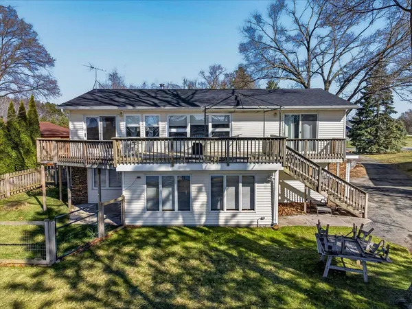 $475,000 | W5605 Island Drive, Pardeeville, WI 53954