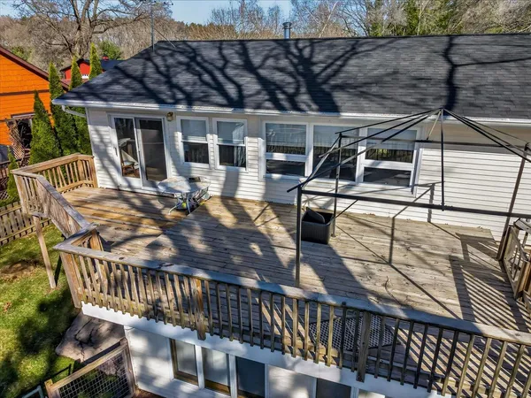 $475,000 | W5605 Island Drive, Pardeeville, WI 53954