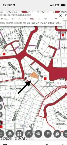 a picture of a room with a book shelf