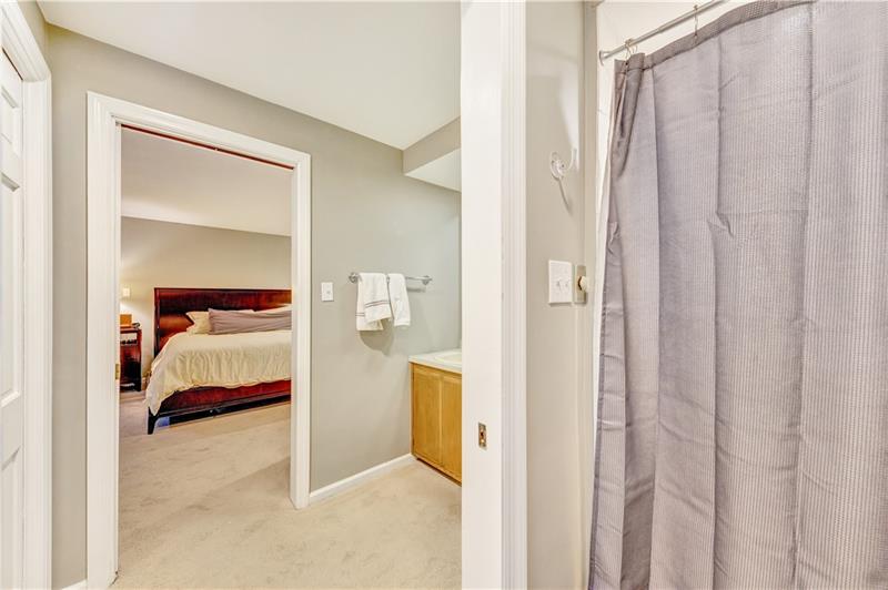 947 Field Club Road Pittsburgh, PA 15238 - Photo 18 of 25 Gallery Image 18