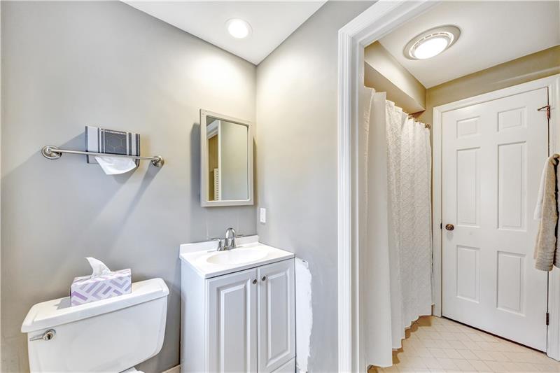 947 Field Club Road Pittsburgh, PA 15238 - Photo 20 of 25 Gallery Image 20