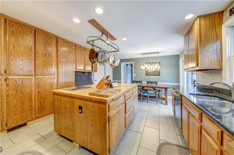 947 Field Club Road Pittsburgh, PA 15238 - Photo 10 of 25 Gallery Image 10