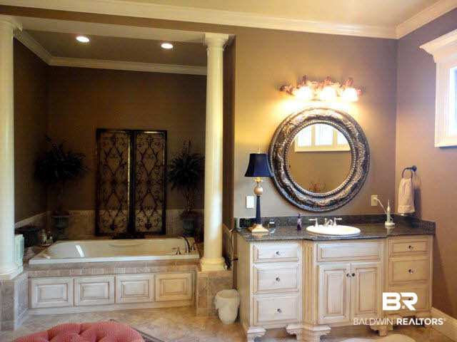 104 Augusta Court Fairhope, AL 36532 - Photo 22 of 42 Master Bath Tub