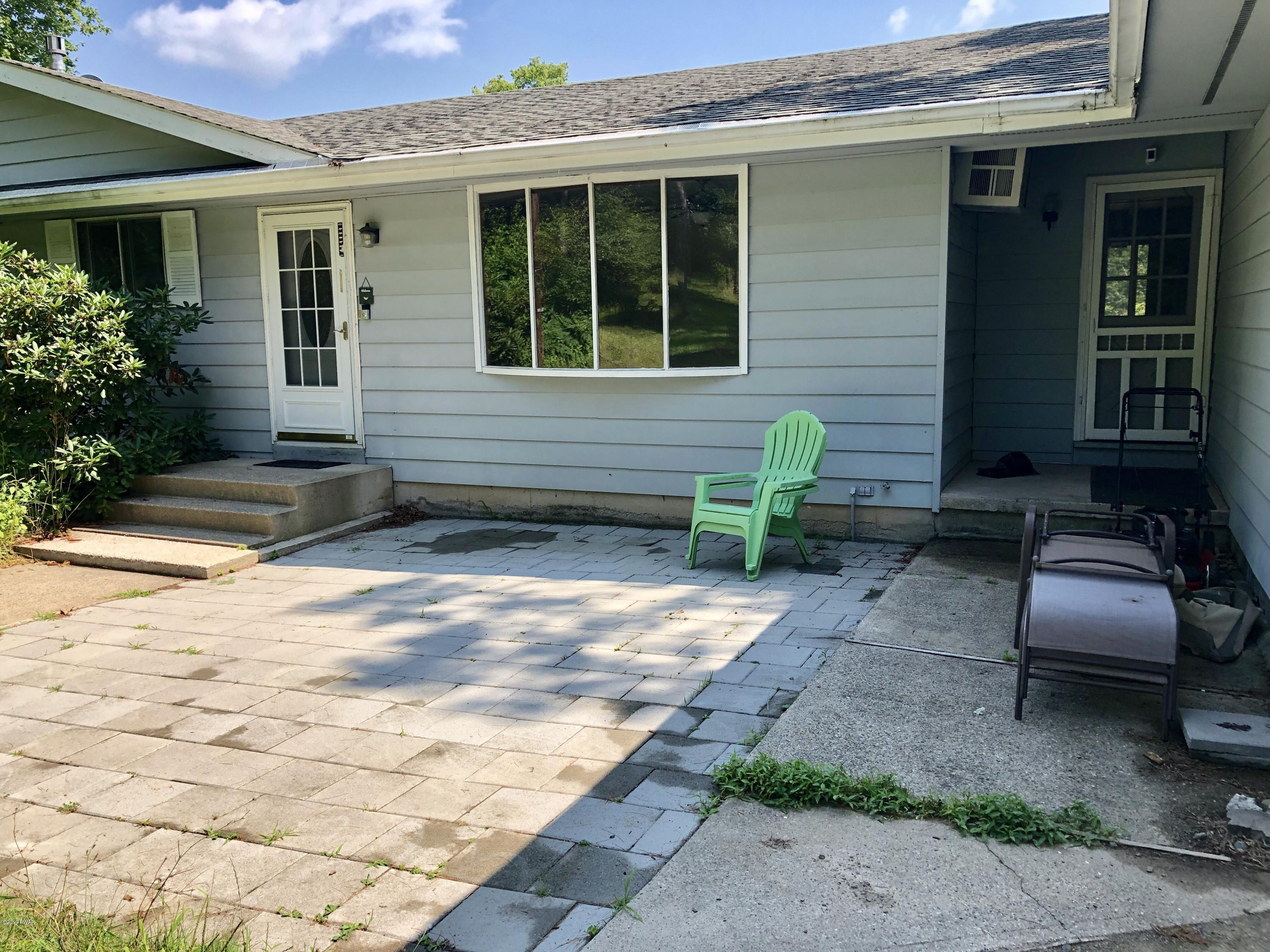 191 Rt 590 Greeley, PA 18425 - Photo 4 of 32