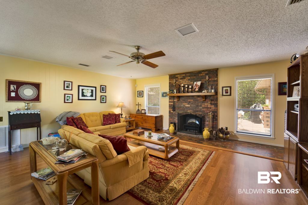21805 Linn Ridge Drive Fairhope, AL 36532 - Photo 10 of 27 Living Rm w Fireplace