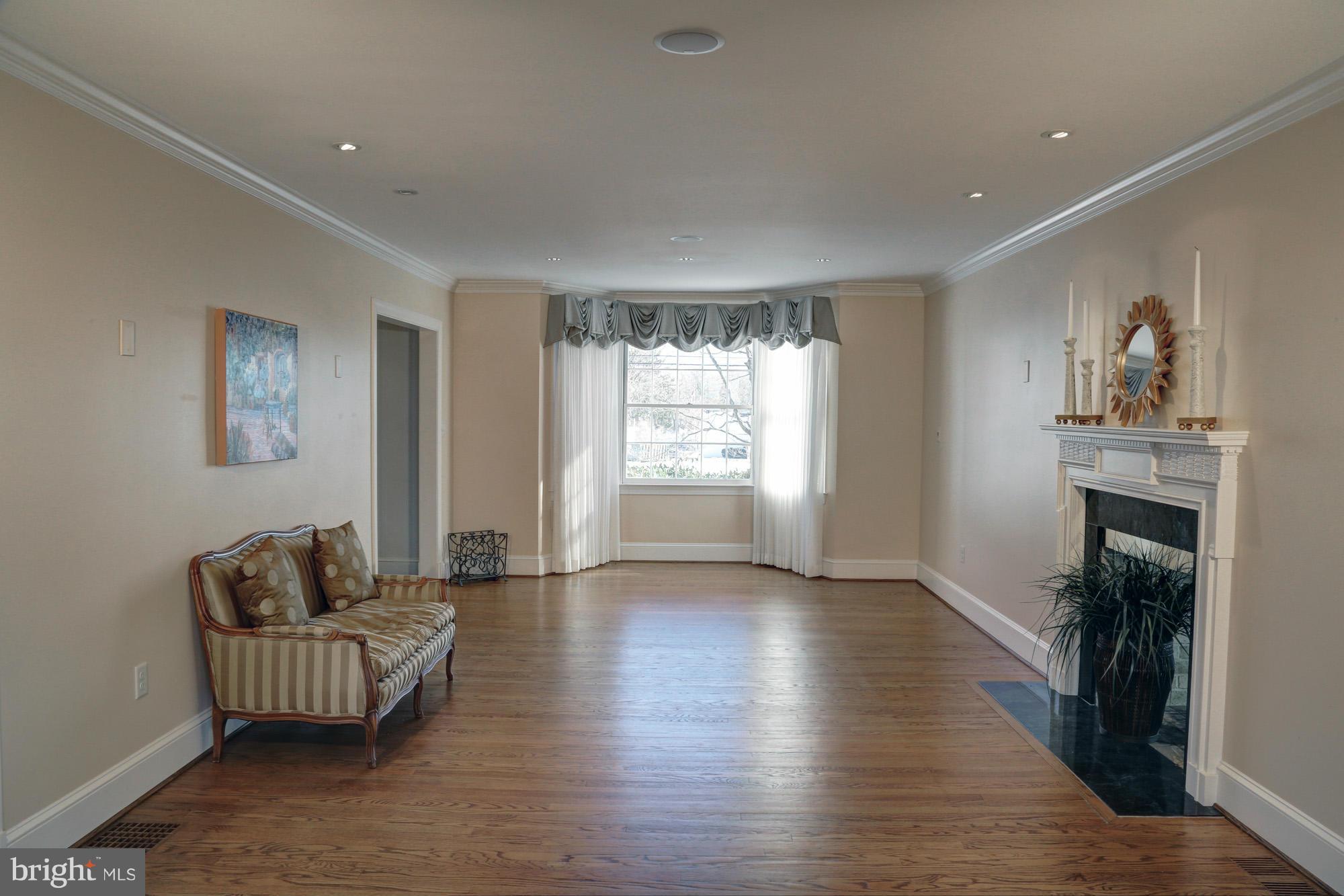 1928 Carrollton Road Annapolis, MD 21409 - Photo 11 of 30 Living Room