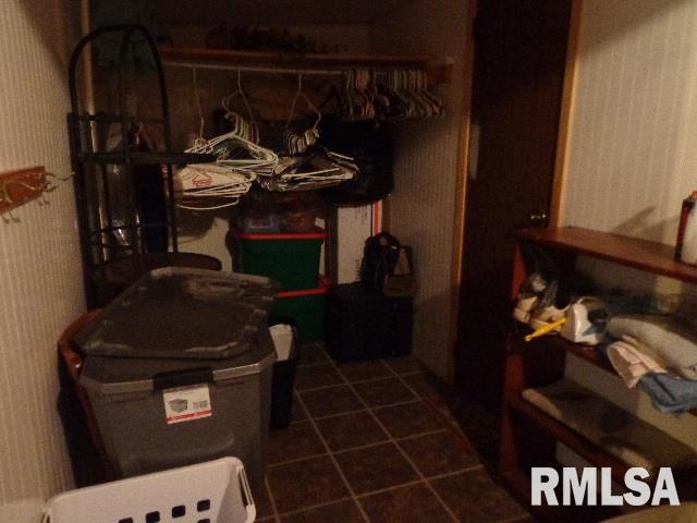 5426 Oakbrook Road Davenport, IA 52806 - Photo 18 of 24 Gallery Image 18